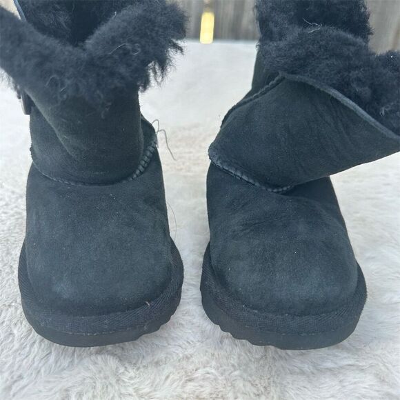 UGG Kids Classic Bailey Button II Black Ankle Boots Size 9 - Picture 5 of 9